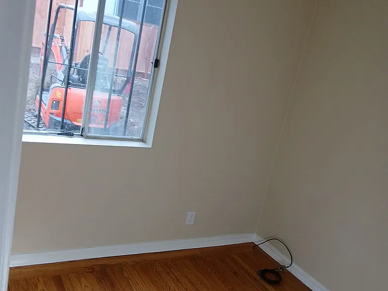 469 Wayne Ave — Photo 7