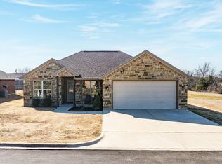 417 W Andrew Dr, Mabank, TX 75147
