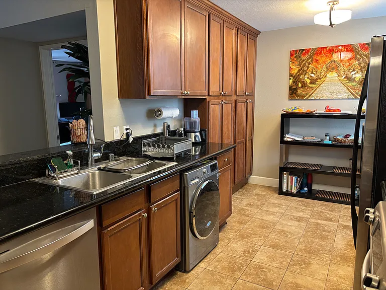 1430 Colby Ave #205 — Photo 9