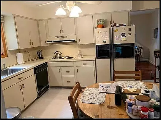 118 Cherry Dr W — Photo 2