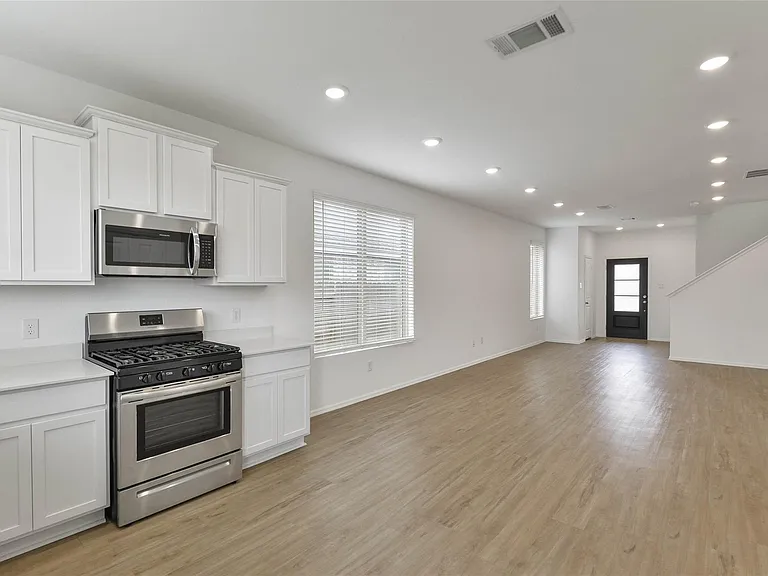 3015 Wedgewood Cove Way — Photo 9