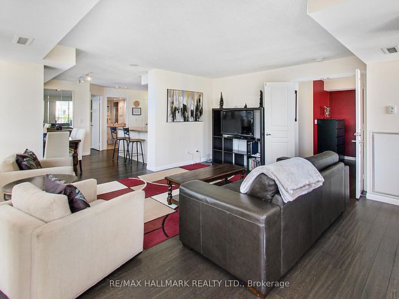3rd image of 140 Simcoe St #Penthouse 09