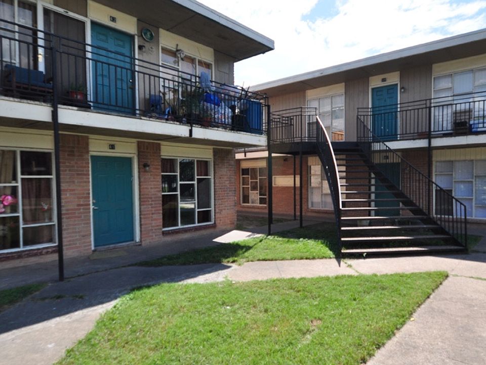 2nd image of 8445 Winkler Dr APT 32
