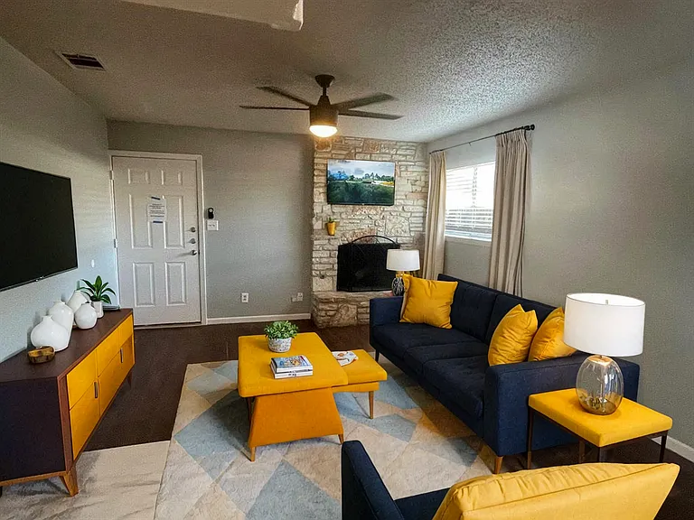 309 E Grady Dr — Photo 4