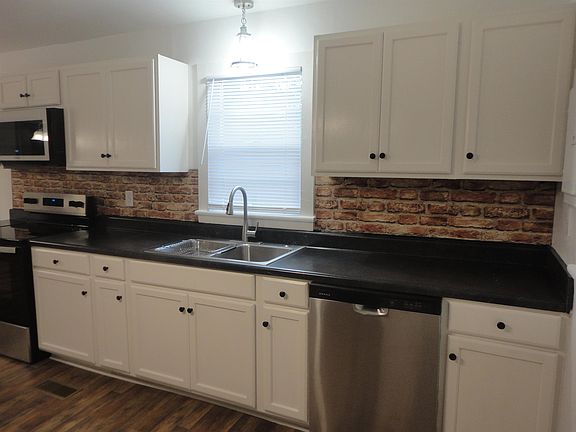 2nd image of 302 Alabama Ave SE