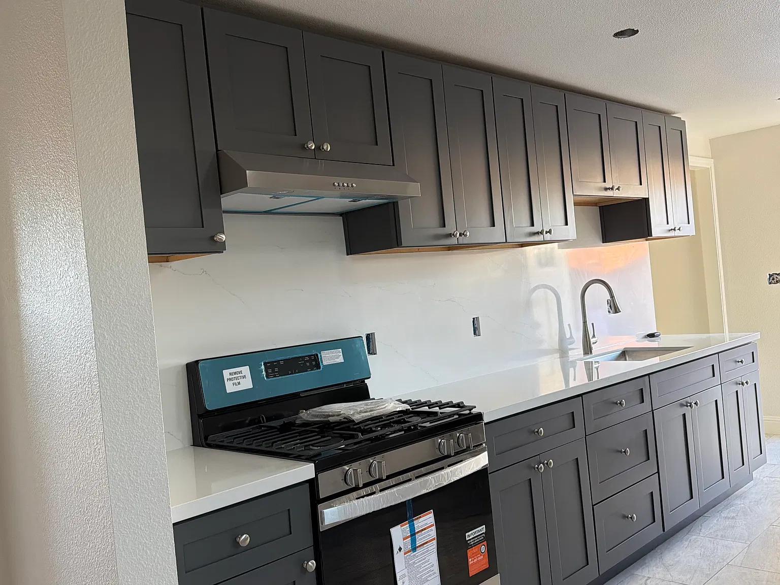 3 bed, 996 sqft, $3,200 — Photo 1