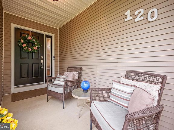 4th image of 120 Albatross Ave