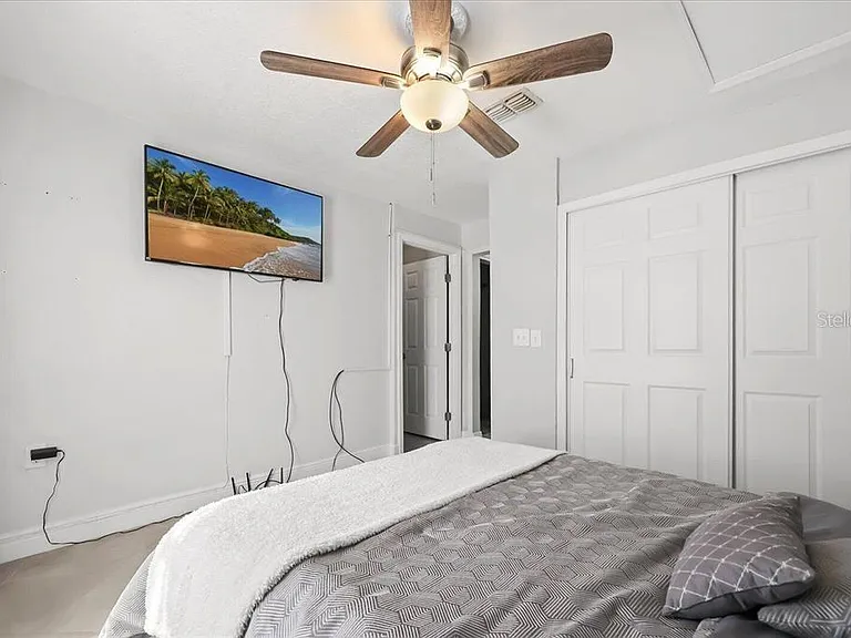 4024 Anthony Ln — Photo 12