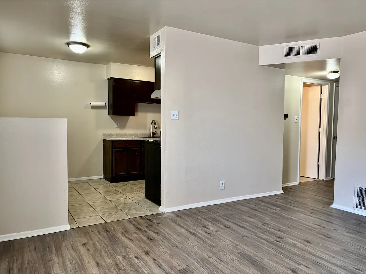 12501 Manitoba NE - B — Photo 2