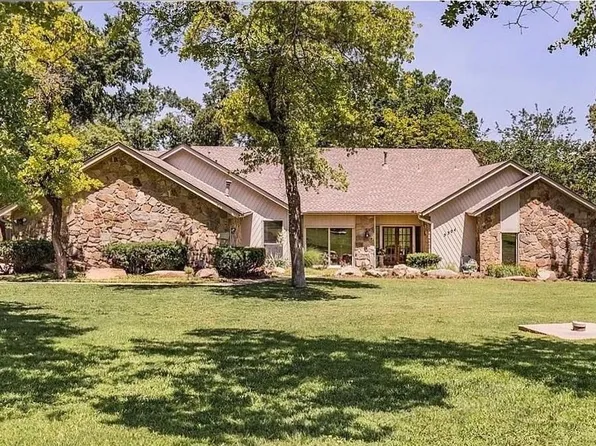 5304 Bonney Dr, Edmond, OK 73034