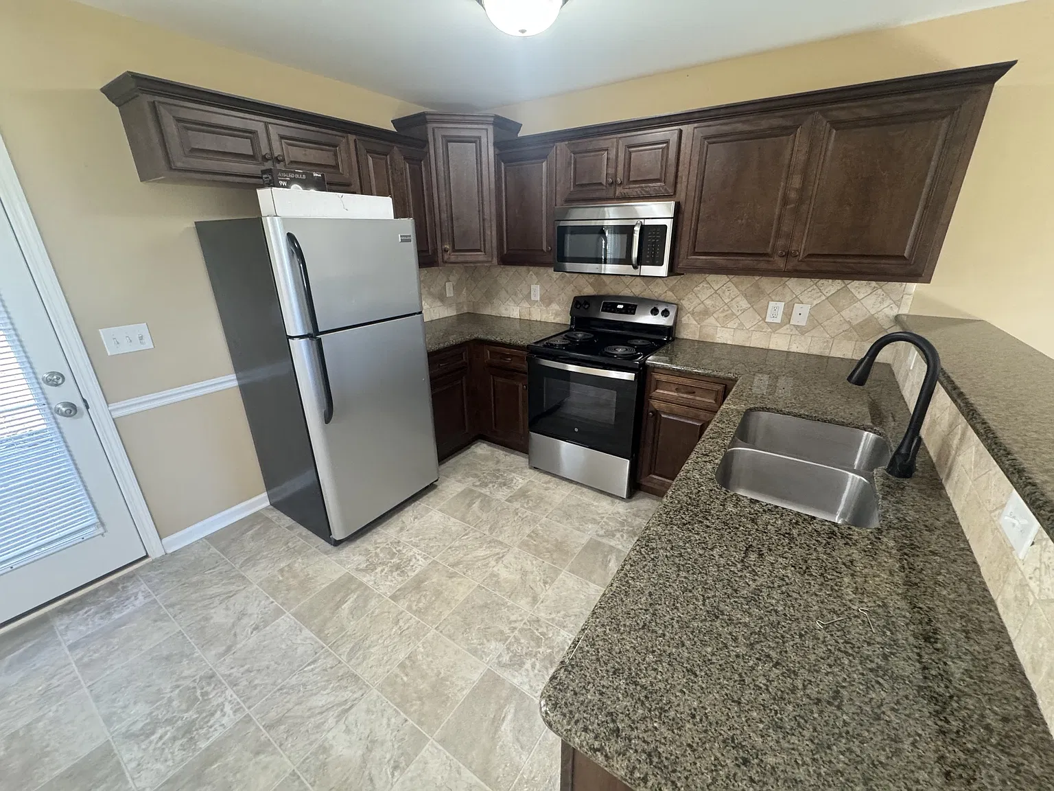 3 bed, 2.0 bath, 1200 sqft, $1,595 — Photo 4