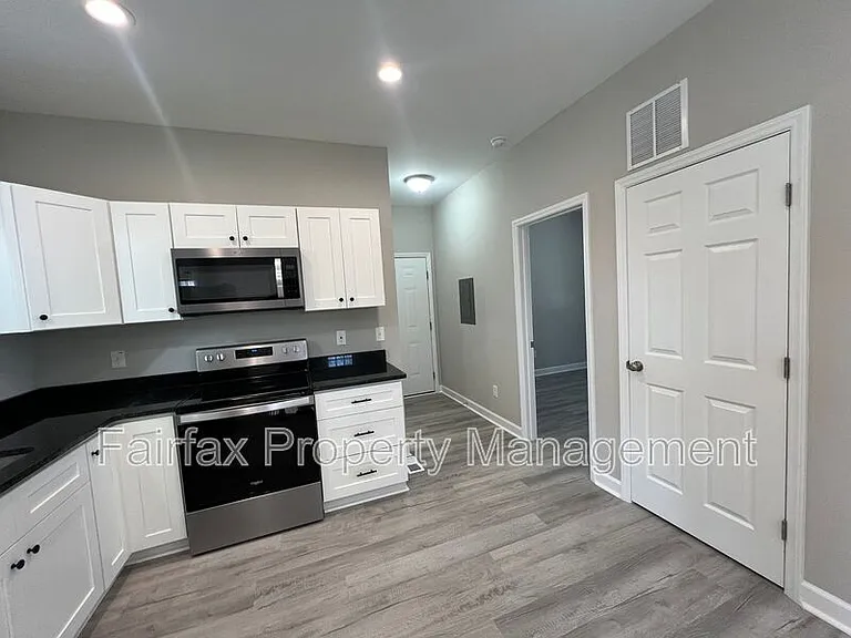 2313 Owen St #A — Photo 9