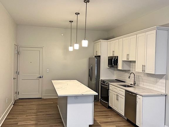 2nd image of 468 W Fountain St #B2