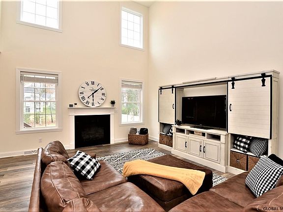 3rd image of 38 Heritage Pointe Dr