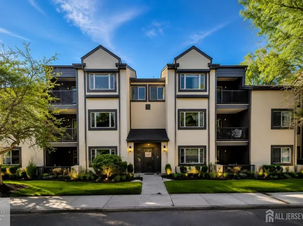 2210 Sayre Dr, Princeton, NJ 08540