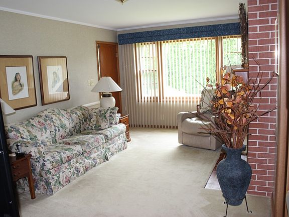 4th image of 1375 London Dr