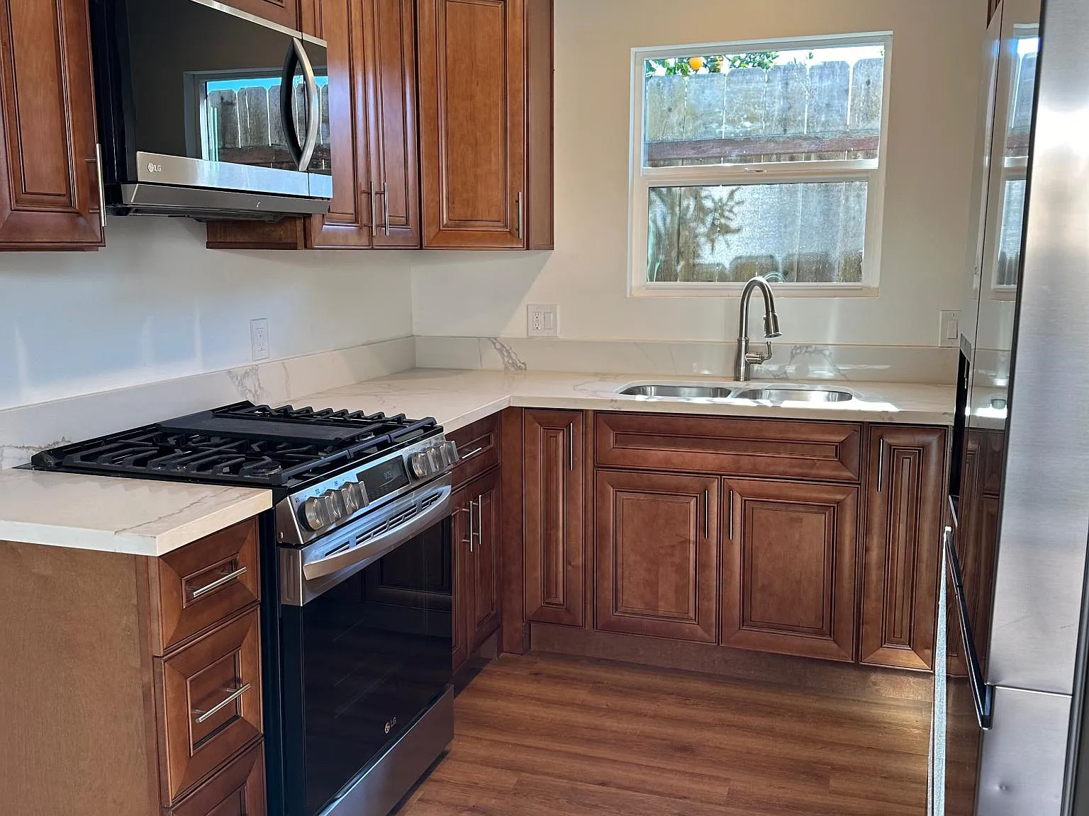 883 Arcadia Ave — Photo 1