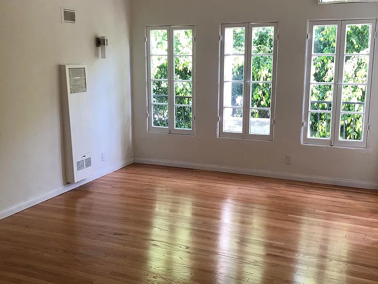 802 N Sweetzer Ave #204 — Photo 7