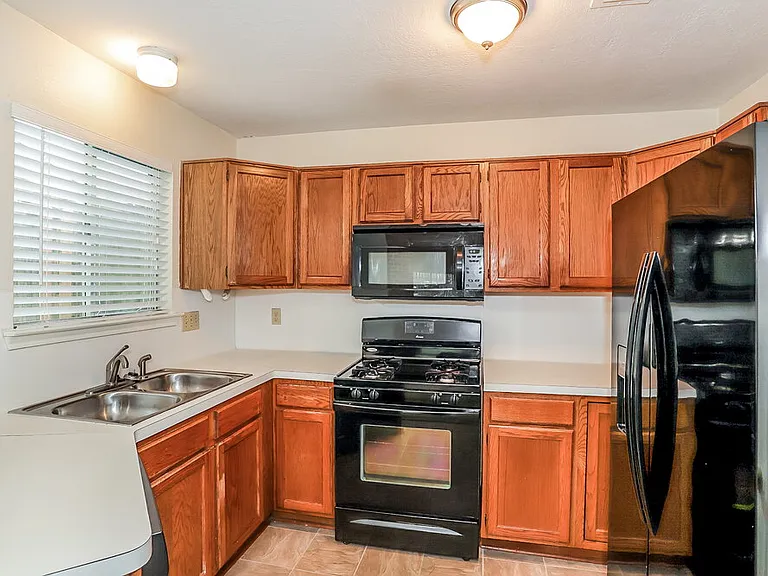 1525 Miller Ave — Photo 8