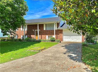 633 Milton Dr, Point Pleasant, WV 25550