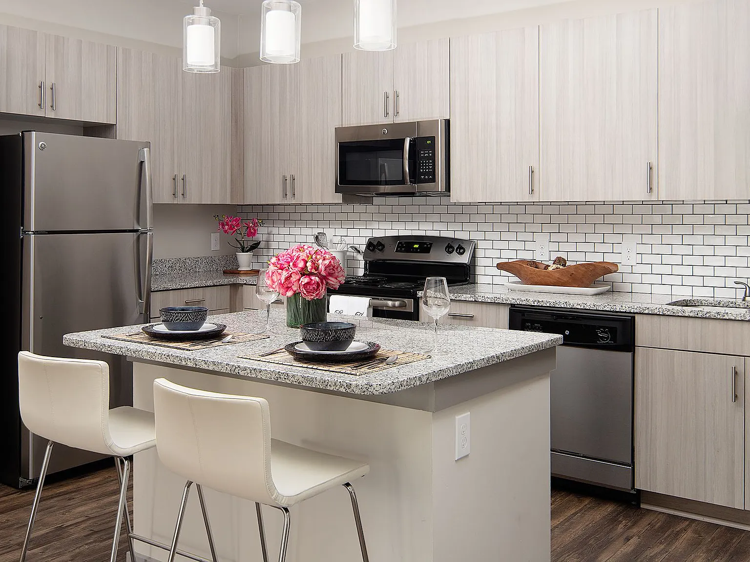 One White Oak Apartments — Photo 3