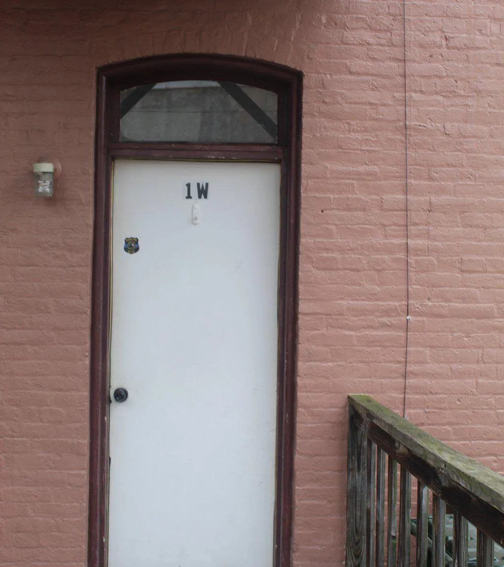 3 bed, 1.5 bath, 1300 sqft, $1,500 — Photo 2