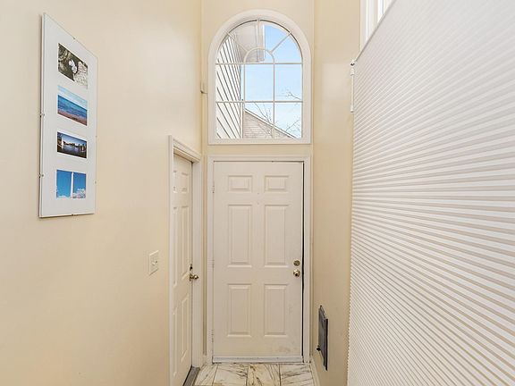 4th image of 10809 Luxberry Dr