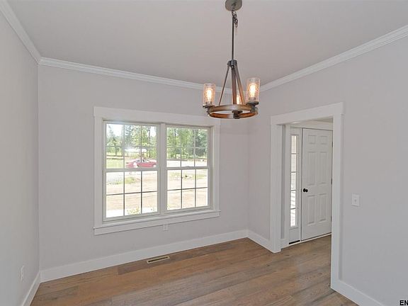 5th image of 8 Easton Ct