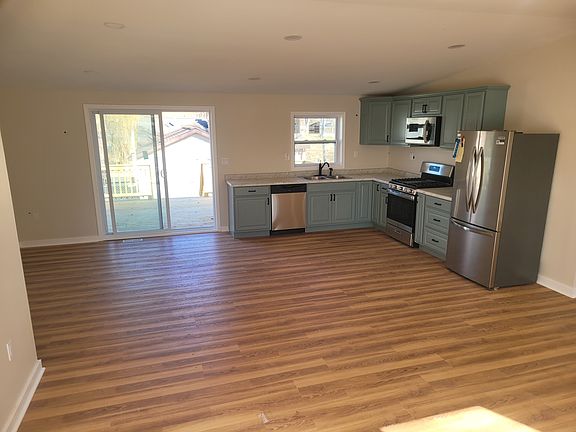 3rd image of 14021 Windsor St