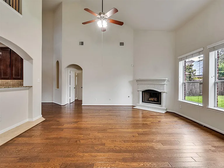 28006 Hollyfare Dr — Photo 8