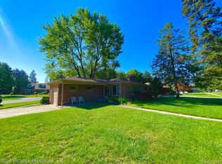 27124 Eldorado Pl, Lathrup Village, MI 48076