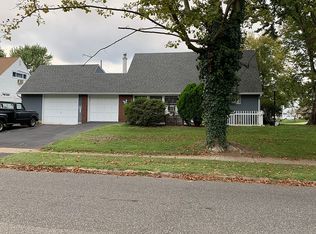 127 Kenwood Dr S, Levittown, PA 19055
