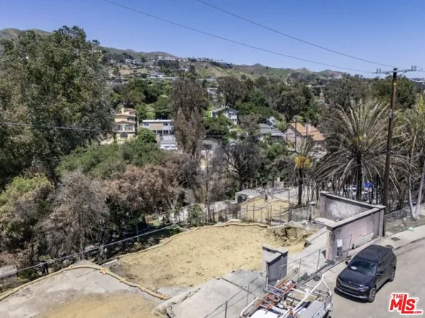 16521 Las Casas Pl, Pacific Palisades, CA 90272