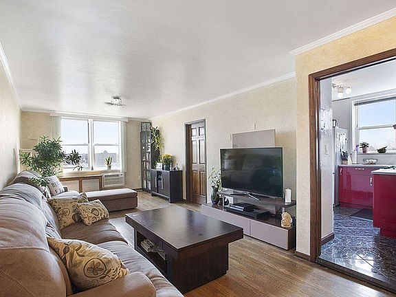 4th image of 735 Avenue W #6R