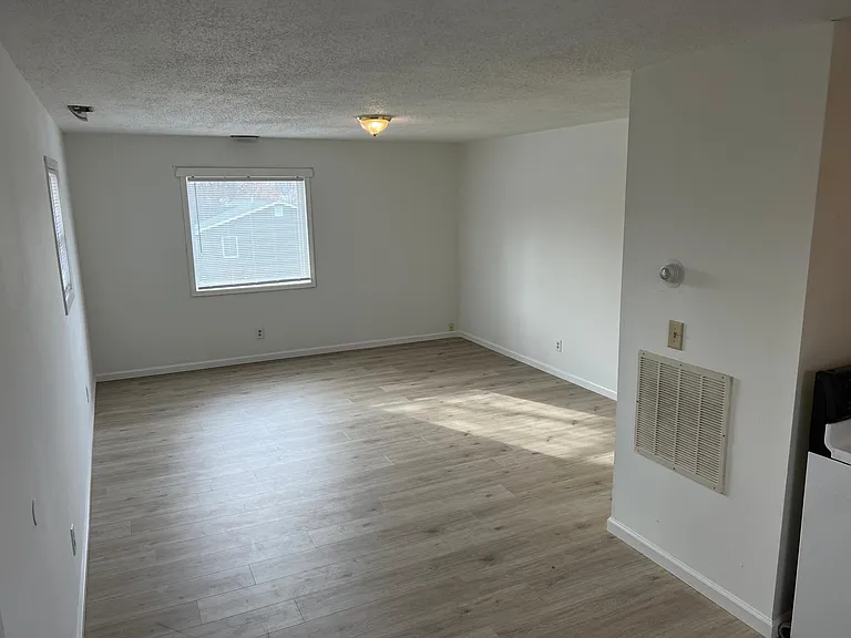 217 W North E — Photo 1