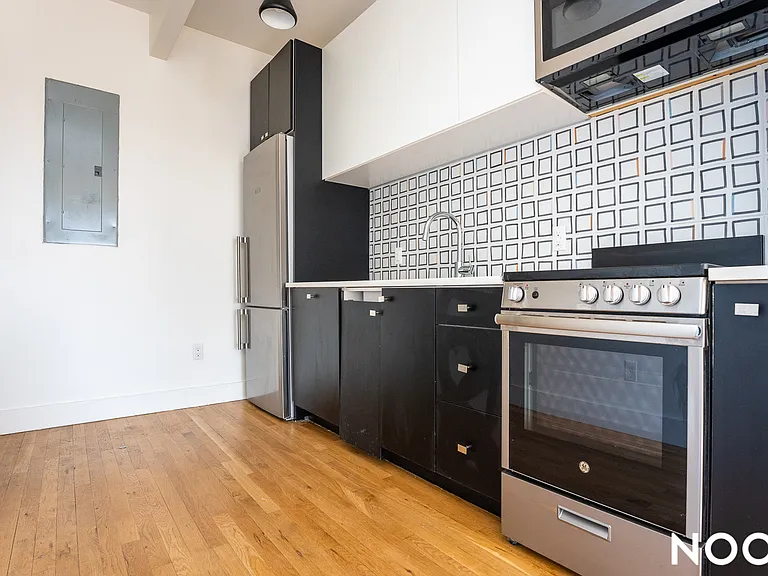 887 Lexington Ave #4F — Photo 3