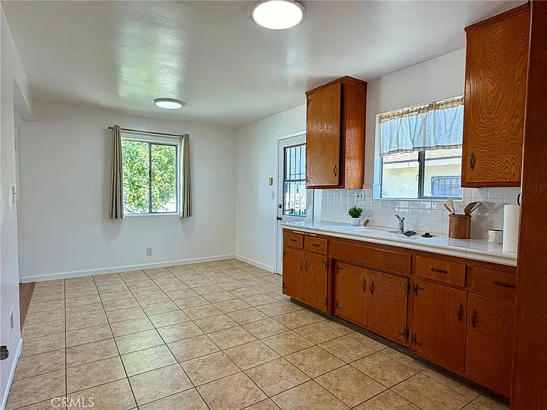 1018 W 3rd St #2 — Photo 6