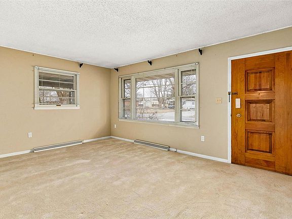 5th image of 824 E John St