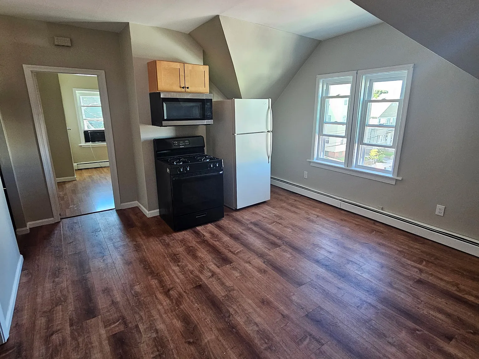 2 bed, 900 sqft, $1,700 — Photo 2