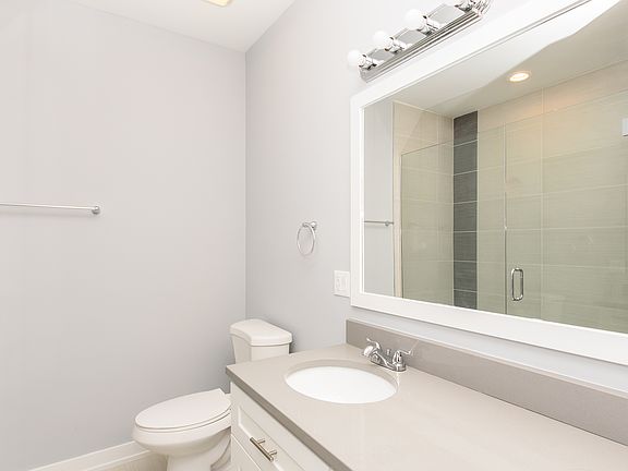 4th image of 1619 N Maplewood Ave APT 1R