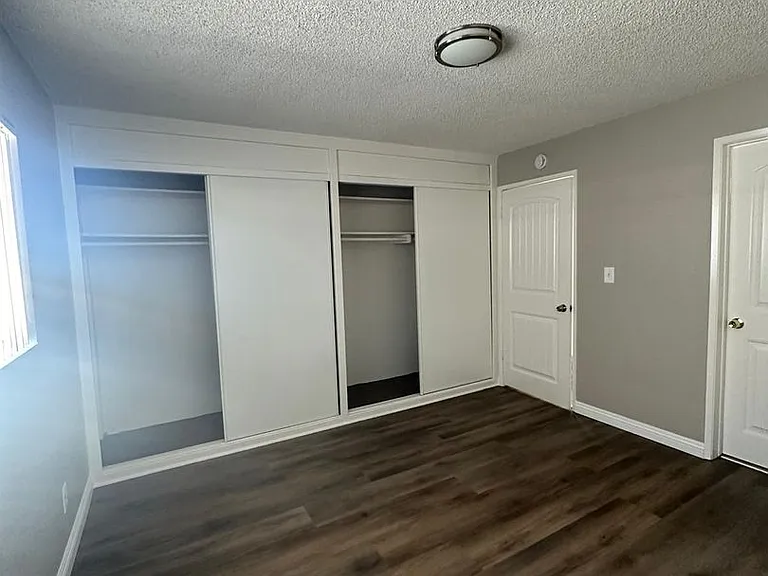854-856 Orchid Ct. — Photo 8