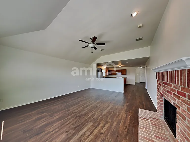 617 Overton Dr — Photo 5