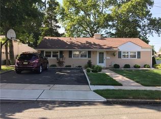 6 Vernon Rd, Edison, NJ 08817