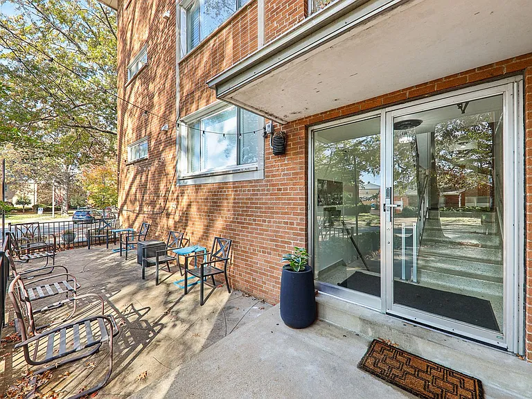 7055 Hampton Ave #201 — Photo 2