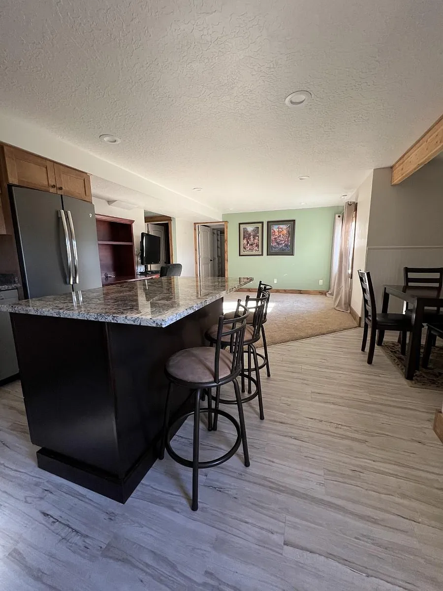 Building Photo - 930 Hicken Ln