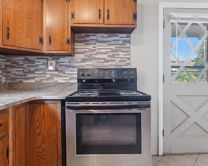 420 Britton St — Photo 6