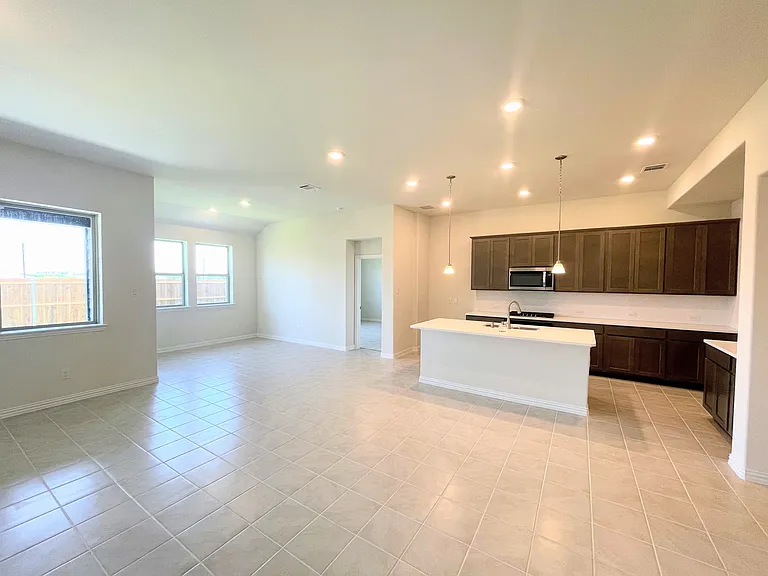 3201 Riverlawn Dr — Photo 6