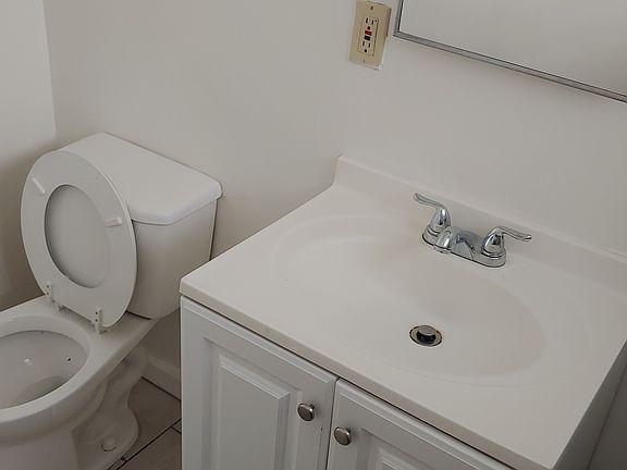2nd image of 438 S Manhattan Pl