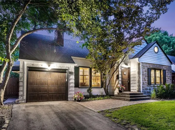 5441 Aberdeen Rd, Fairway, KS 66205