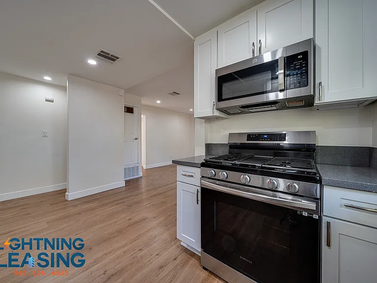 6182 Yolanda Ave — Photo 15